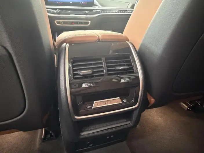 BMW X7 2023 Model 3.0L Automatic 4WD 7 seat Parallel Imported – фото 9