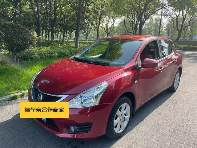 Nissan Tiida 2011 1.6L CVT Comfort – фото 1
