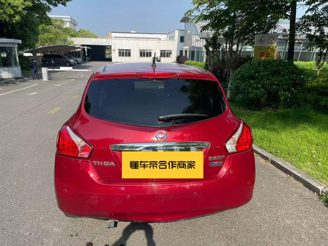 Nissan Tiida 2011 1.6L CVT Comfort – фото 4