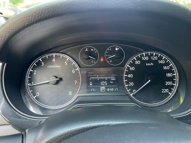 Nissan Tiida 2011 1.6L CVT Comfort – фото 8