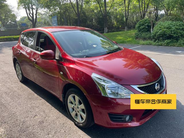 Nissan Tiida 2011 1.6L CVT Comfort – фото 9