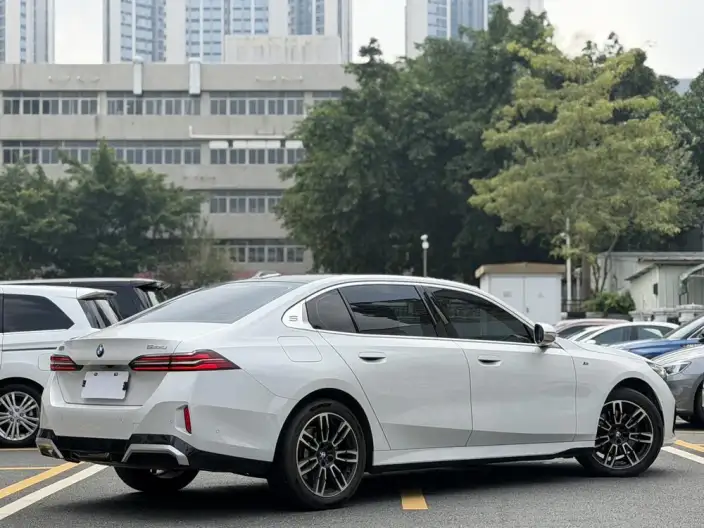 BMW 5 Series 2025 Model 525Li M Sports Set – фото 2
