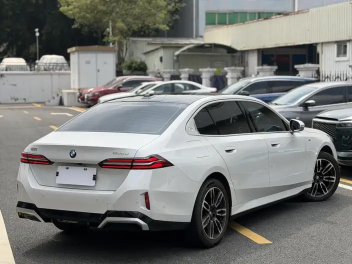 BMW 5 Series 2025 Model 525Li M Sports Set – фото 3