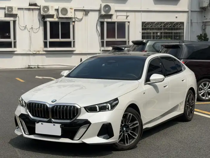 BMW 5 Series 2025 Model 525Li M Sports Set – фото 5