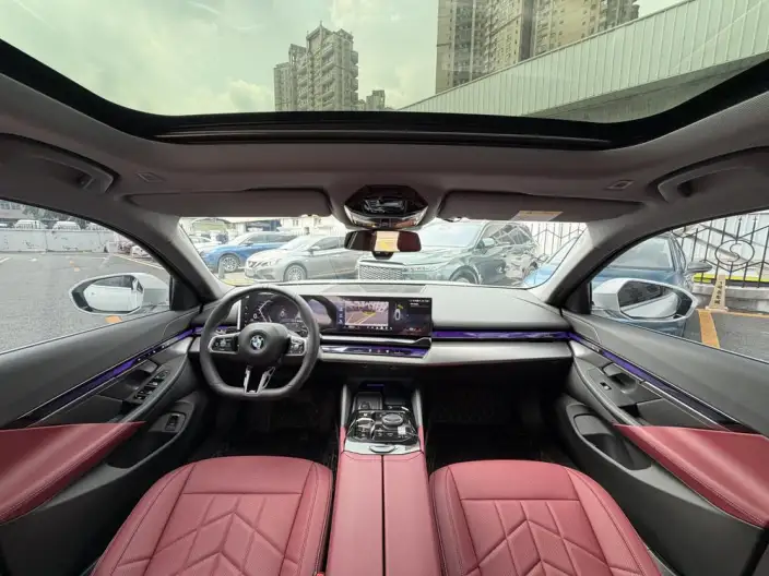 BMW 5 Series 2025 Model 525Li M Sports Set – фото 6