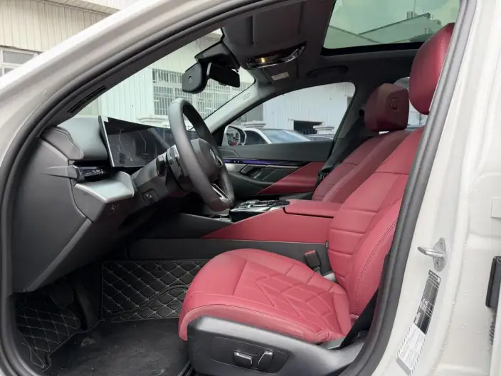 BMW 5 Series 2025 Model 525Li M Sports Set – фото 8