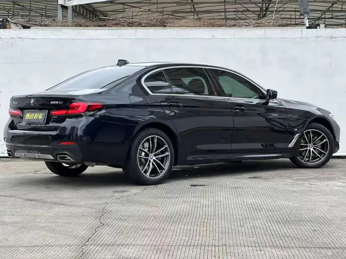 BMW 5 Series 2022 Model Facelift 525Li M Sports Set – фото 4