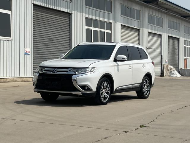Mitsubishi Outlander Модель 2018 года 2.0L 2WD Koleos Le Edition 7 seat – фото 1