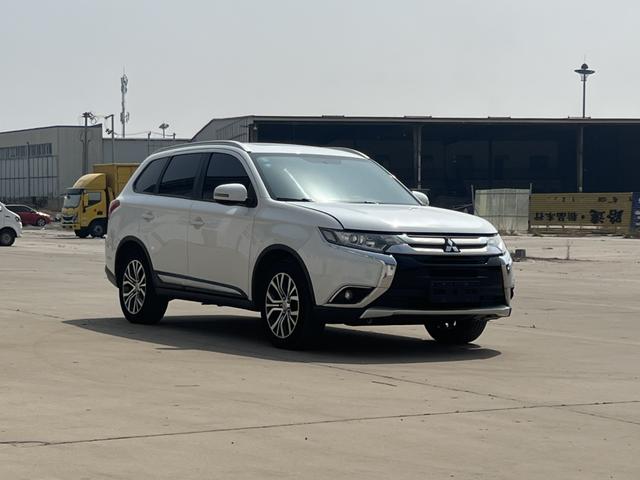 Mitsubishi Outlander Модель 2018 года 2.0L 2WD Koleos Le Edition 7 seat – фото 3