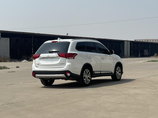 Mitsubishi Outlander Модель 2018 года 2.0L 2WD Koleos Le Edition 7 seat – фото 4