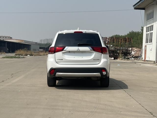 Mitsubishi Outlander Модель 2018 года 2.0L 2WD Koleos Le Edition 7 seat – фото 5