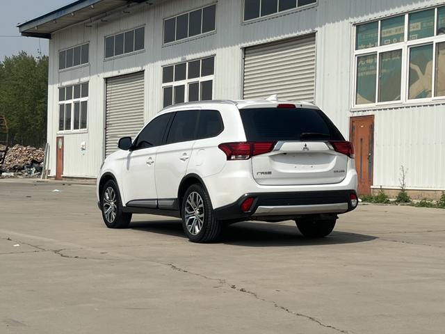 Mitsubishi Outlander Модель 2018 года 2.0L 2WD Koleos Le Edition 7 seat – фото 6
