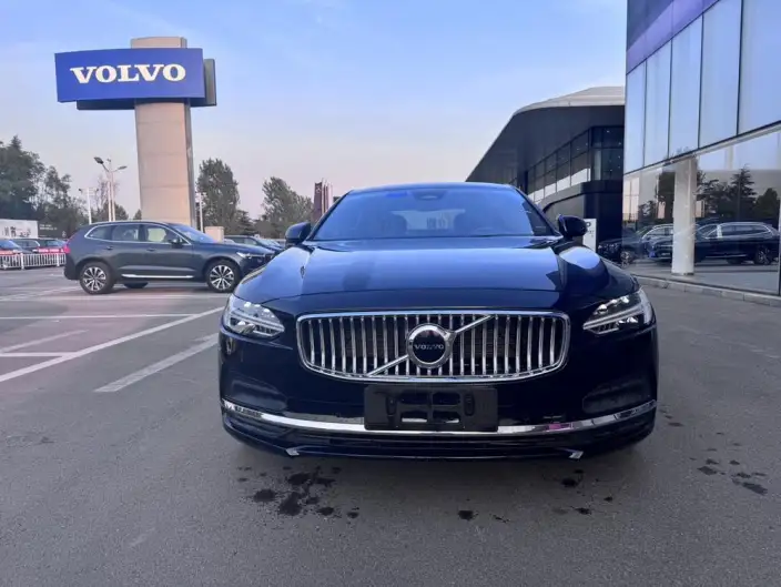 Volvo S90 2025 Model B5 Smart Range Deluxe Edition