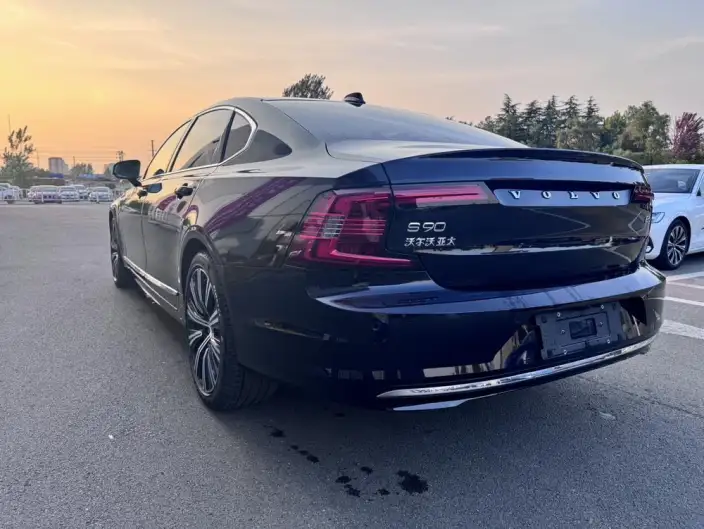 Volvo S90 2025 Model B5 Smart Range Deluxe Edition