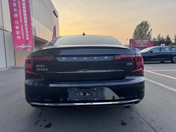 Volvo S90 2025 Model B5 Smart Range Deluxe Edition