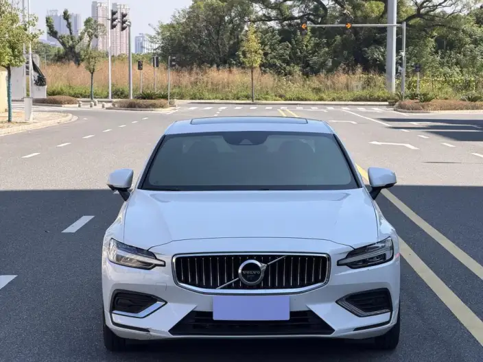 Volvo S60 2022 Model B4 Smart Range Deluxe Edition