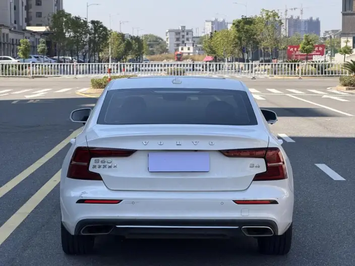 Volvo S60 2022 Model B4 Smart Range Deluxe Edition – фото 5