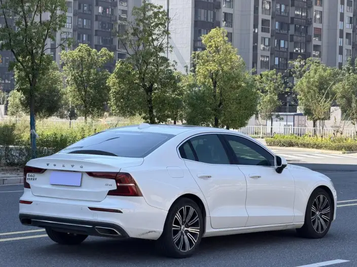 Volvo S60 2022 Model B4 Smart Range Deluxe Edition – фото 6