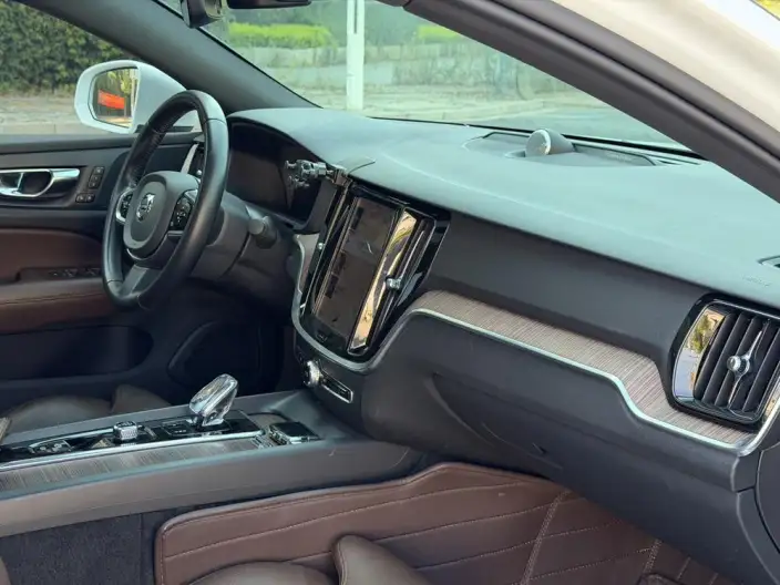 Volvo S60 2022 Model B4 Smart Range Deluxe Edition – фото 9