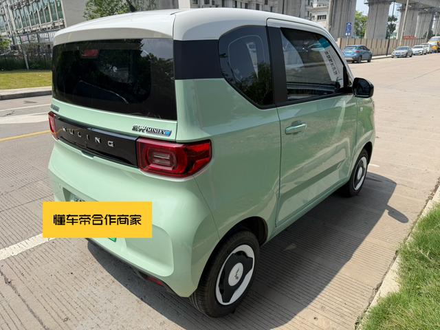 Wuling Hongguang MINIEV 2022 Macaron Premium LFP – фото 6