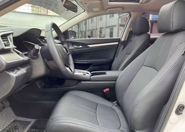 Honda Civic 2016 220TURBO CVT Luxury – фото 4