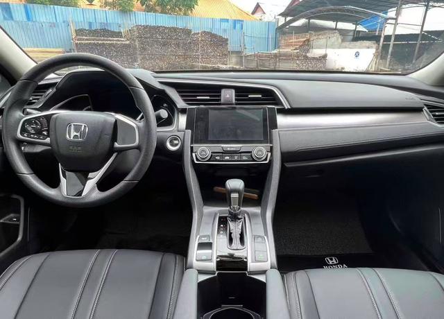 Honda Civic 2016 220TURBO CVT Luxury – фото 5
