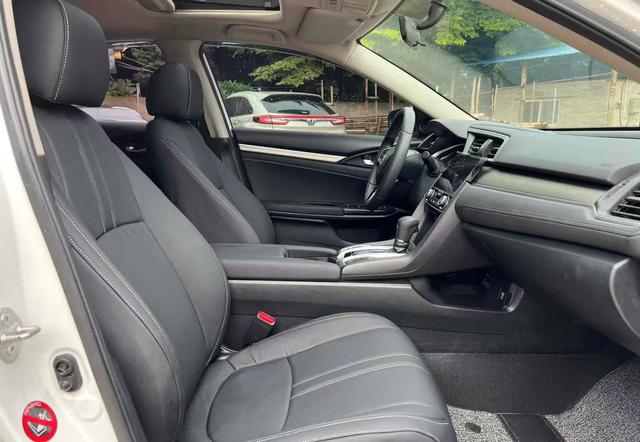 Honda Civic 2016 220TURBO CVT Luxury – фото 6