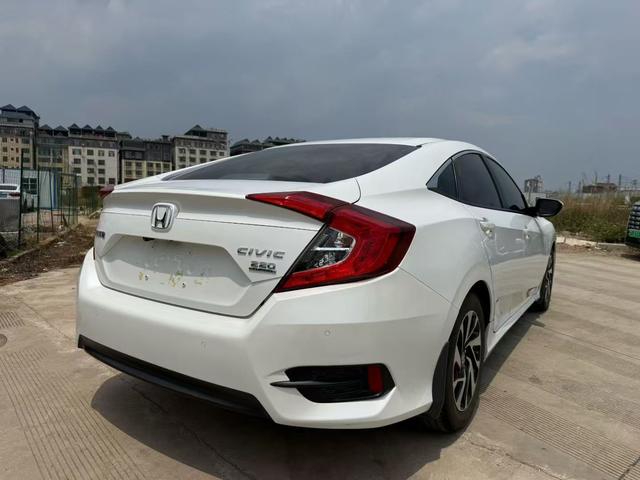 Honda Civic 2016 220TURBO CVT Luxury – фото 7