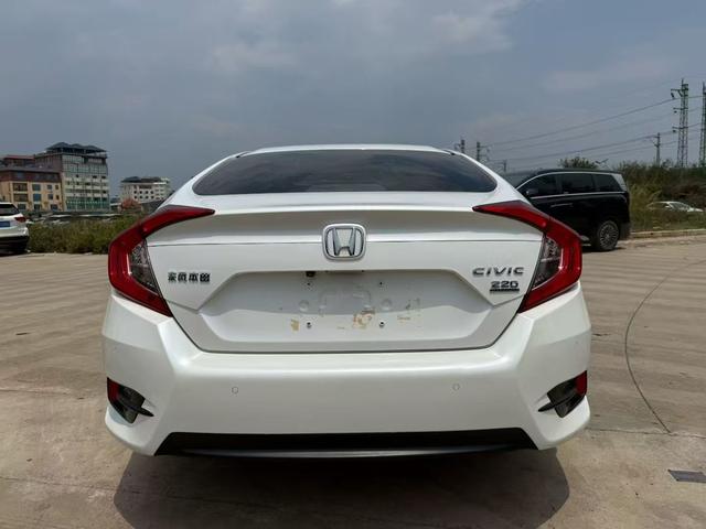 Honda Civic 2016 220TURBO CVT Luxury – фото 8