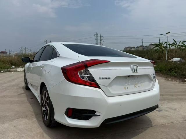 Honda Civic 2016 220TURBO CVT Luxury – фото 9