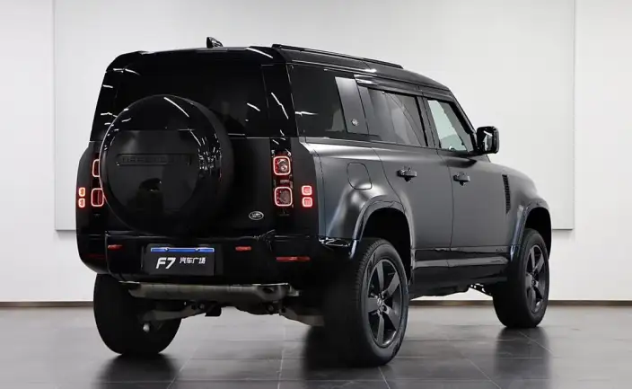 Land Rover Defender 2024 Model 110 3.0T P400 X – фото 7