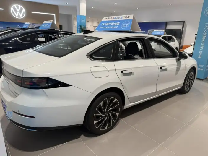 Volkswagen Sagitar 2026 Model L 300TSI DSG Luxury Model – фото 5