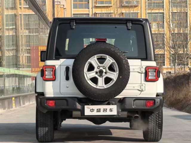 Jeep Wrangler 2019 2.0T Sahara 4-Door China VI – фото 4