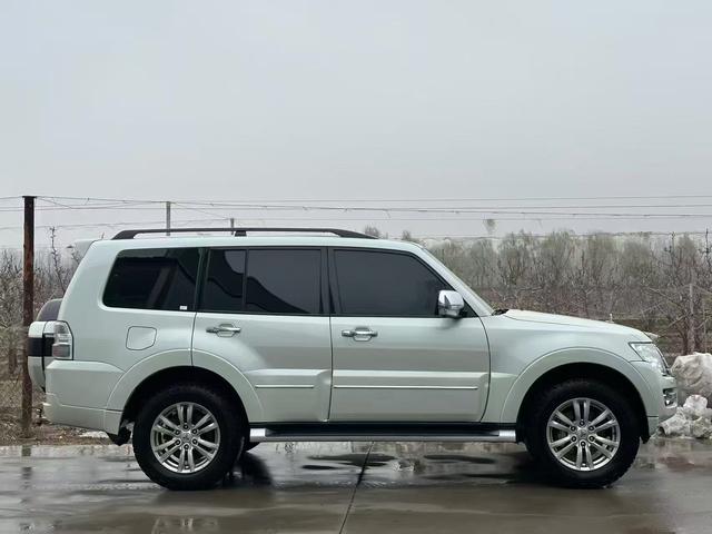 Pajero Модель 2018 года 3.8T автоматическое 4WD 7 seat параллельный импорт Imported – фото 3