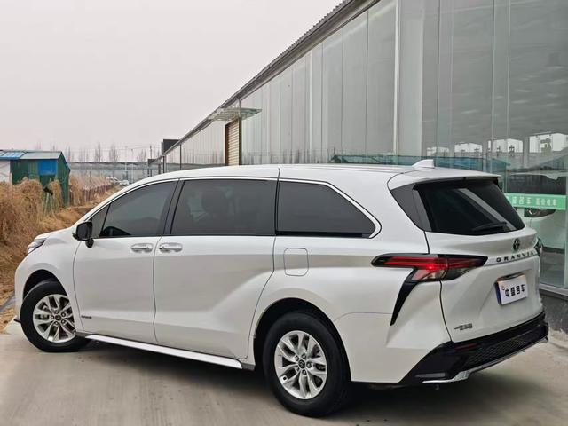 Granvia 2024 модификация Intelligent Hybrid 2.5L 2WD Com f ort Edition – фото 3