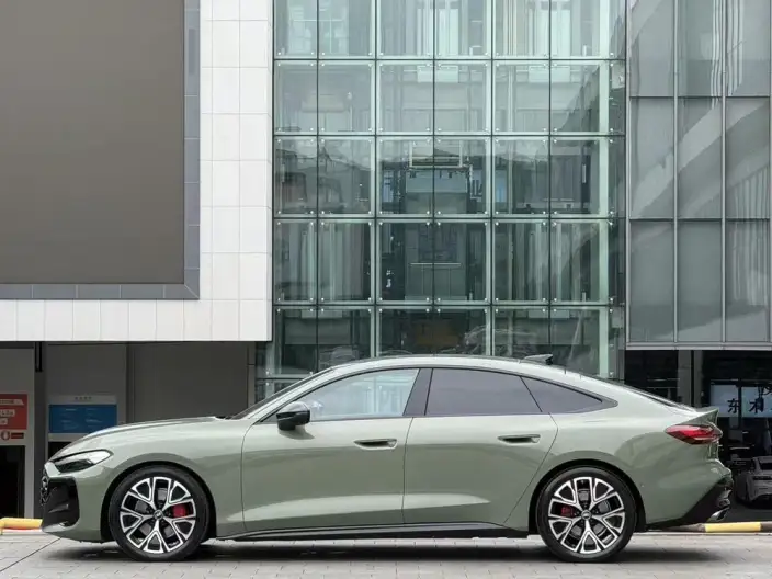 Audi A5 L Sportback 2026 Model 2.0TFSI 150kW Exclusive quattro Model – фото 2
