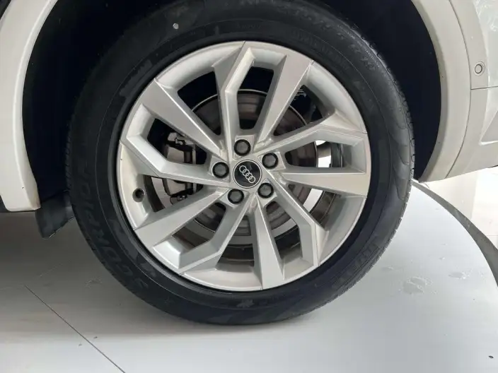 Audi Q5L 2022 Model Facelift 40T Luxury Dynamic Model – фото 6