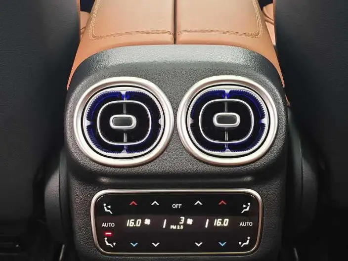 Mercedes-Benz GLC 2024 Model Facelift GLC 260 L 4MATIC Luxury Model 5 seat – фото 10