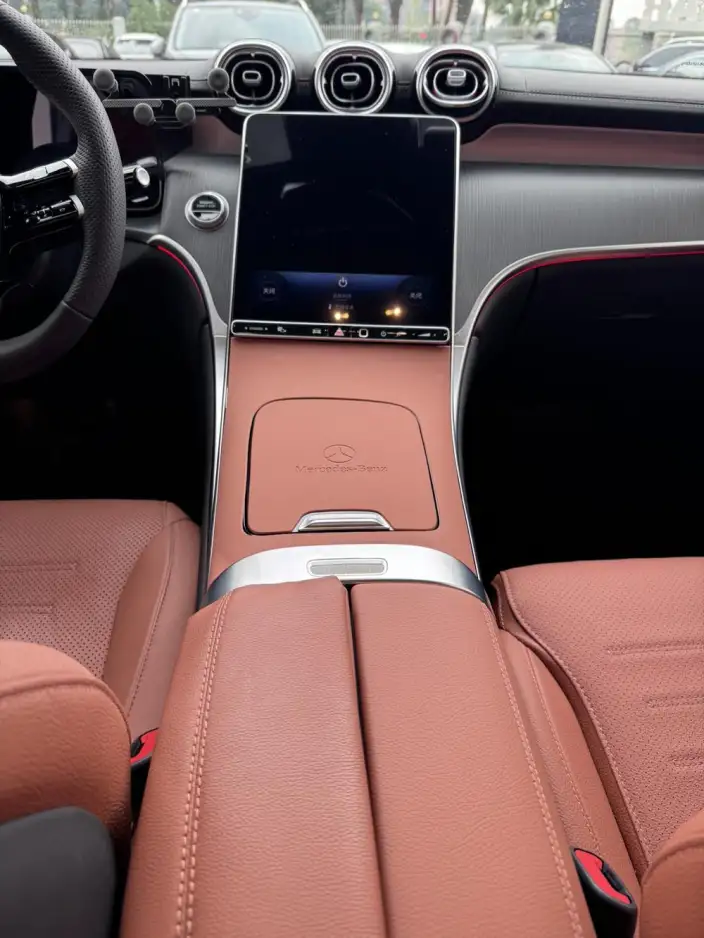 Mercedes-Benz GLC 2025 Model GLC 260 L 4MATIC Luxury Model 5 seat – фото 6