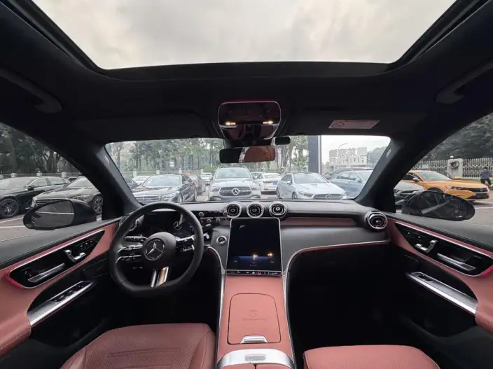 Mercedes-Benz GLC 2025 Model GLC 260 L 4MATIC Luxury Model 5 seat – фото 8