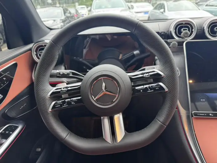 Mercedes-Benz GLC 2025 Model GLC 260 L 4MATIC Luxury Model 5 seat – фото 10