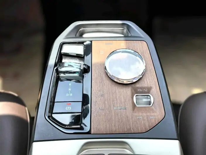 BMW iX 2022 Model xDrive40 – фото 8
