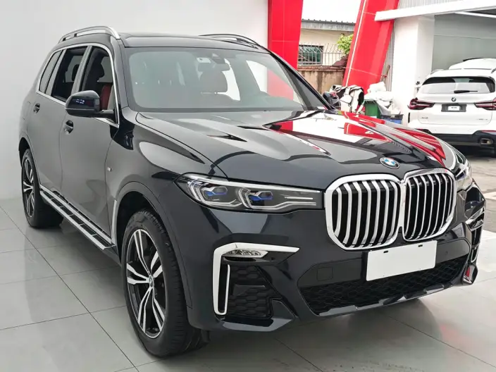 BMW X7 2022 Model xDrive40i Exclusive Model M Sports Set – фото 3