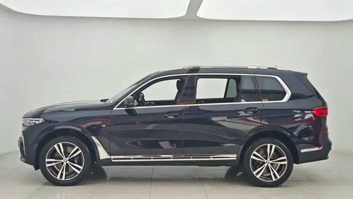 BMW X7 2022 Model xDrive40i Exclusive Model M Sports Set – фото 4