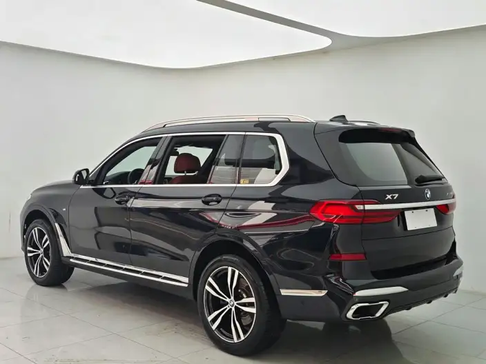 BMW X7 2022 Model xDrive40i Exclusive Model M Sports Set – фото 5