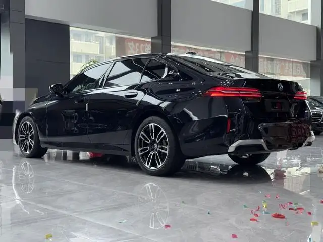 BMW 5 Series 2024 Model 530Li Leading Model M Sports Set – фото 3
