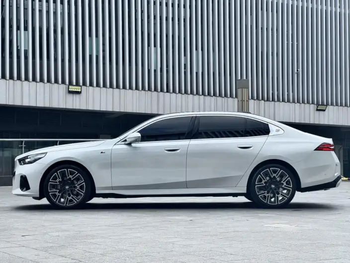 BMW 5 Series 2024 Model 530Li Exclusive Model M Sports Set – фото 3