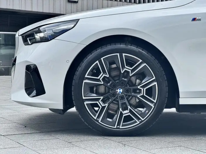 BMW 5 Series 2024 Model 530Li Exclusive Model M Sports Set – фото 10
