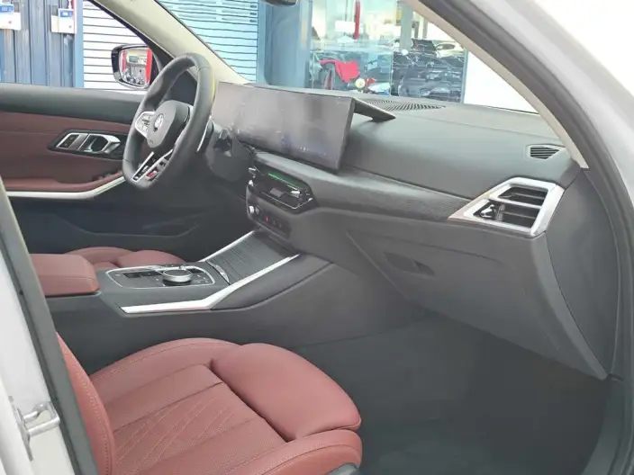 BMW 3 Series 2025 Model 325Li M Sports Set – фото 10