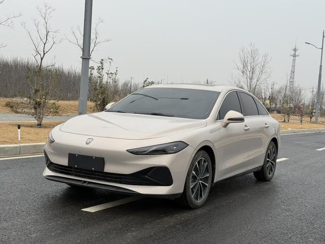 Roewe D7 DMH 2025 125 World Champion Edition